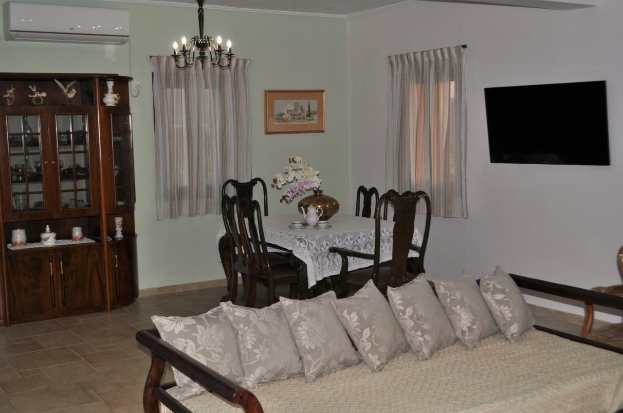 Mína Athevillas Antonis מראה חיצוני תמונה